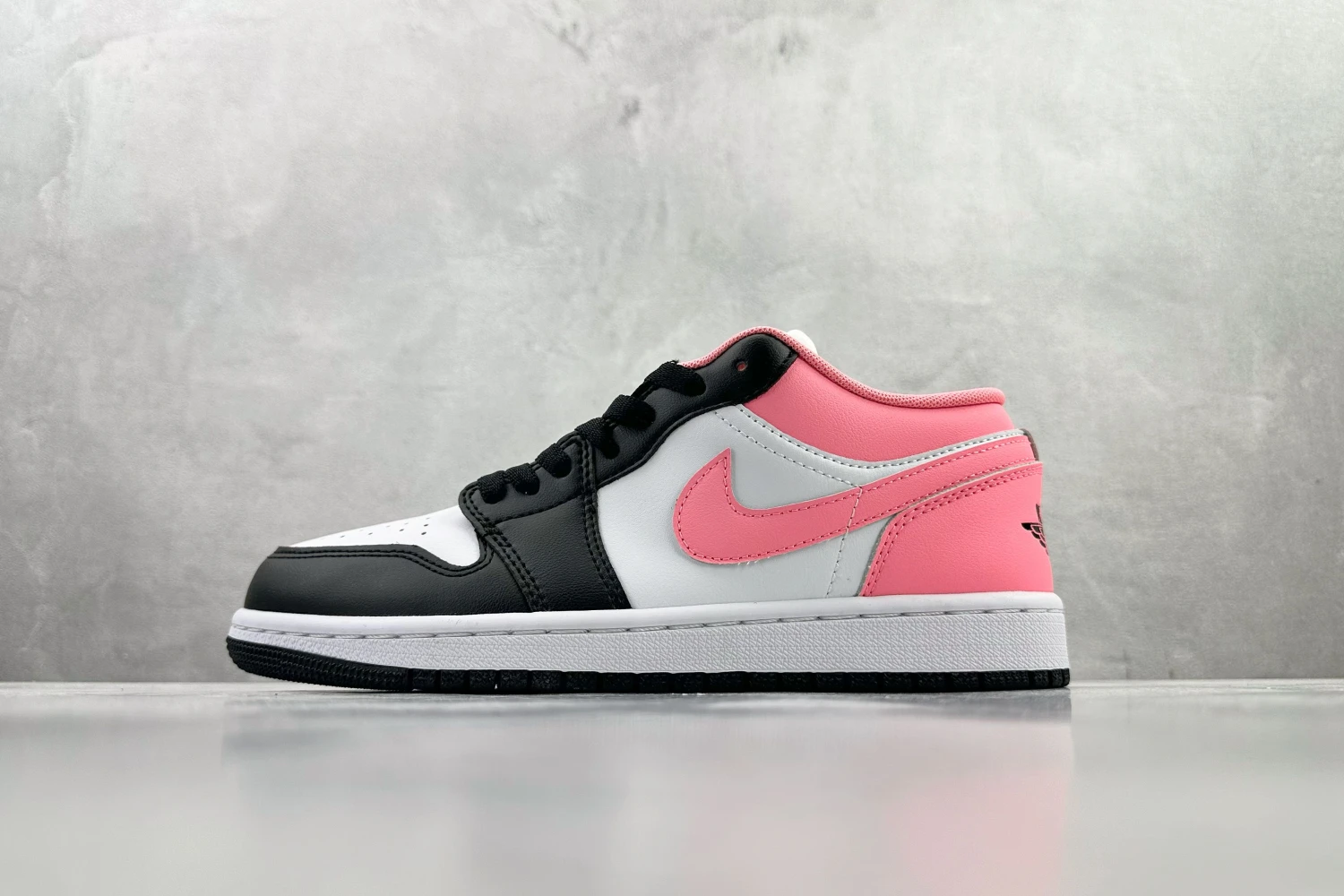Jordan Black, White & Pink Sneaker