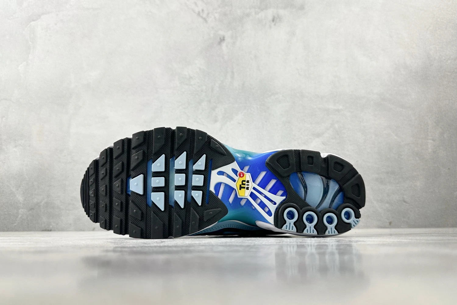 Nike Air Max Plus TN Glacier Blue Gradient Sneakers