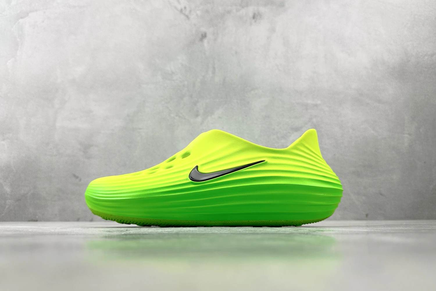 Nike Calm Mule – Volt Green