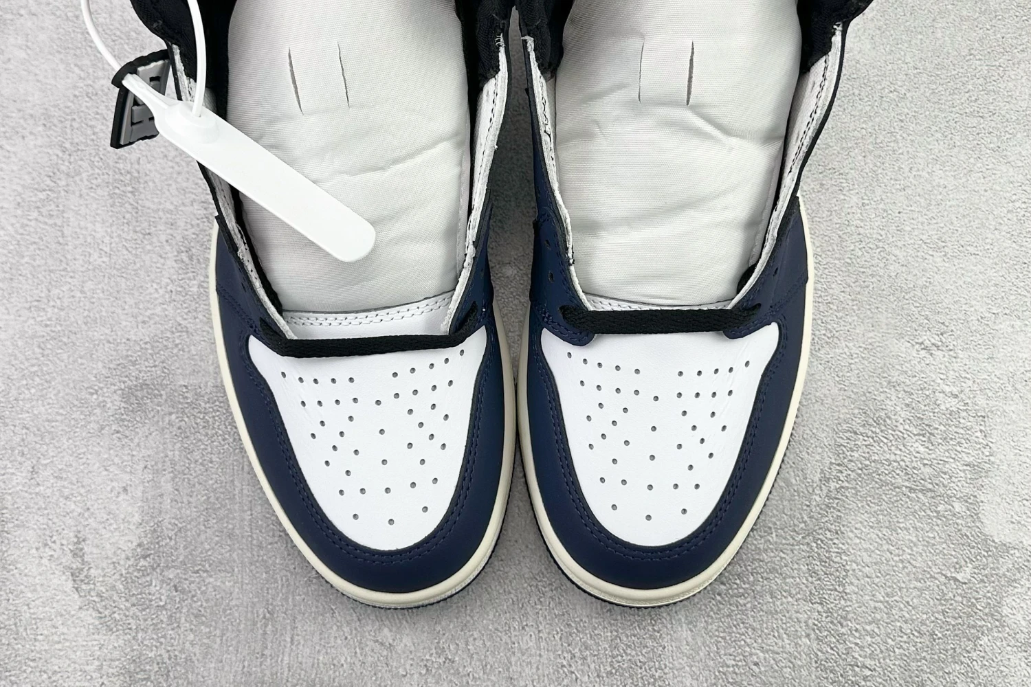 Air Jordan 1 High OG Midnight Navy White Sneaker