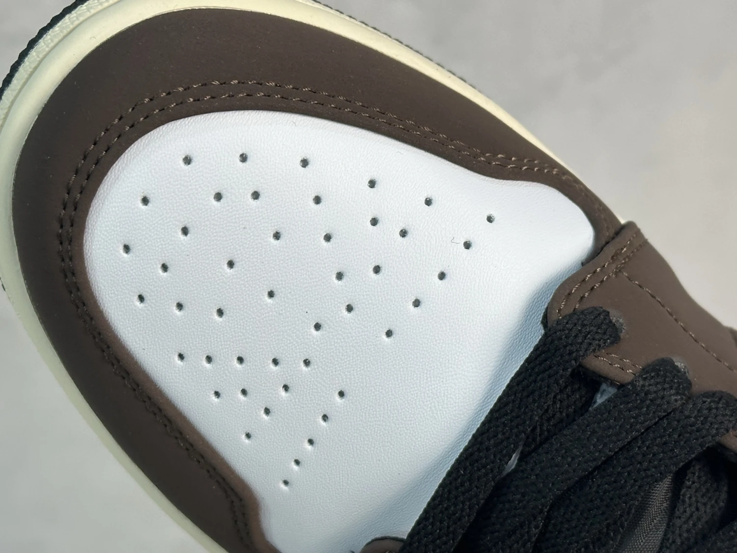 Air Jordan Low – Mocha Pink Edition