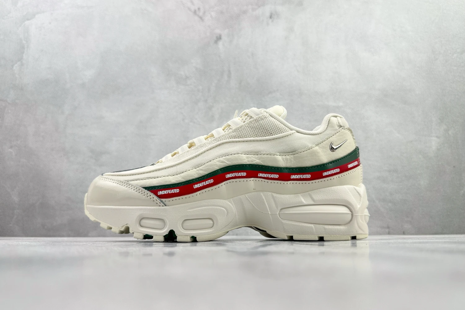 Nike Air Max 95 x Undefeated – Sail White, Red & Green