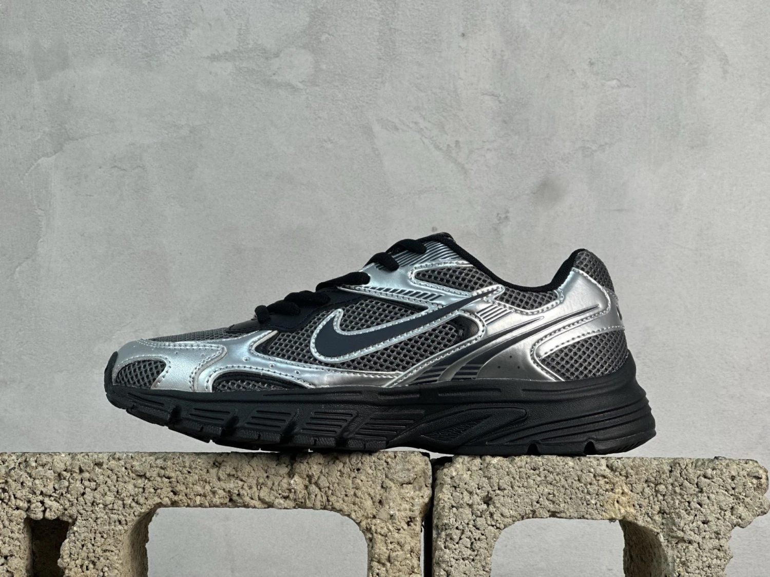 Nike Vomero 20 Running Shoes – Silver, Black & Metallic Silver