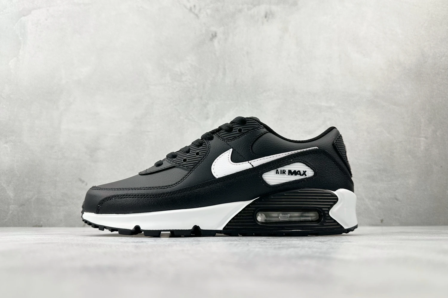 Nike Air Max 90 – Black & White