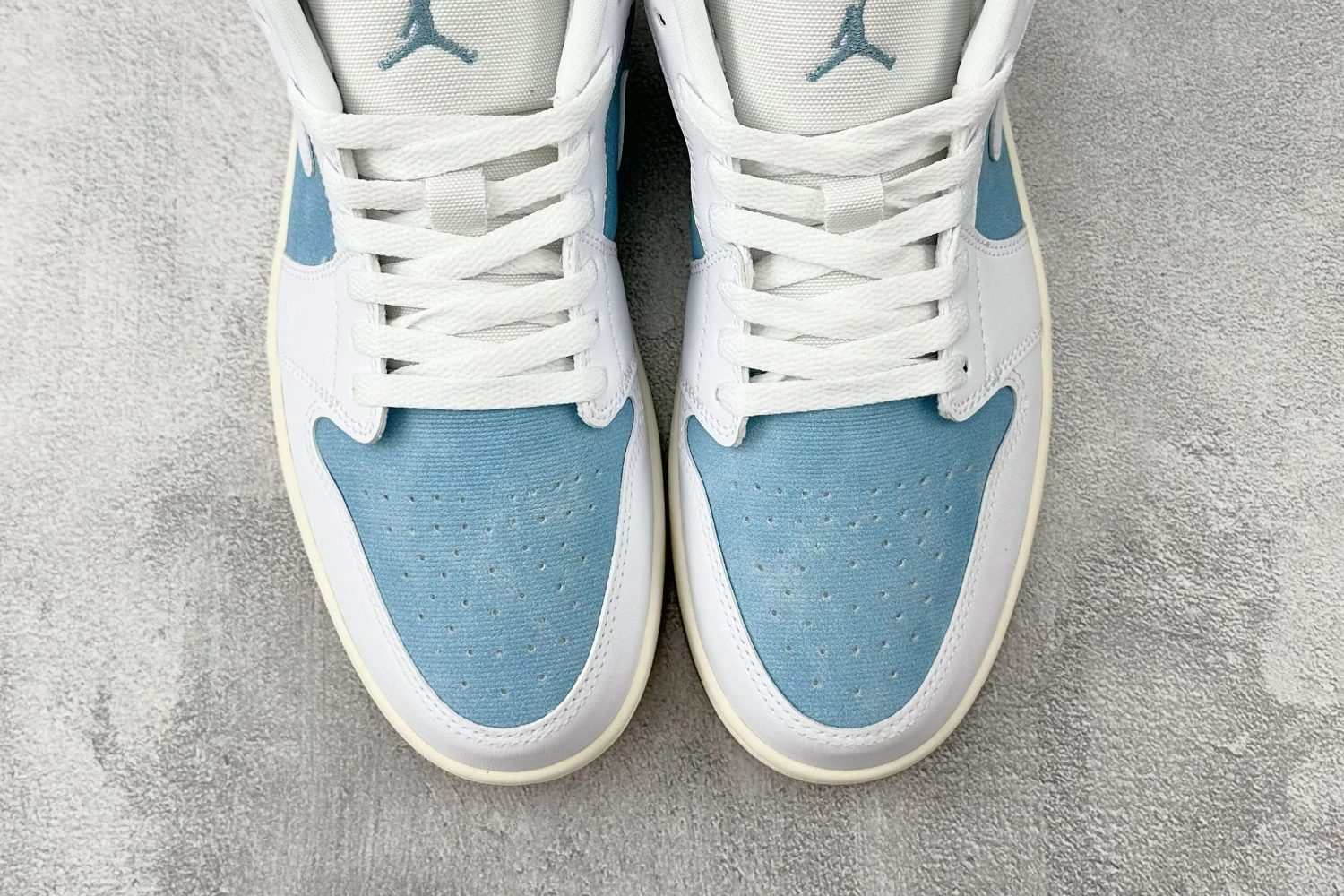 Air Jordan Low Sky Blue White