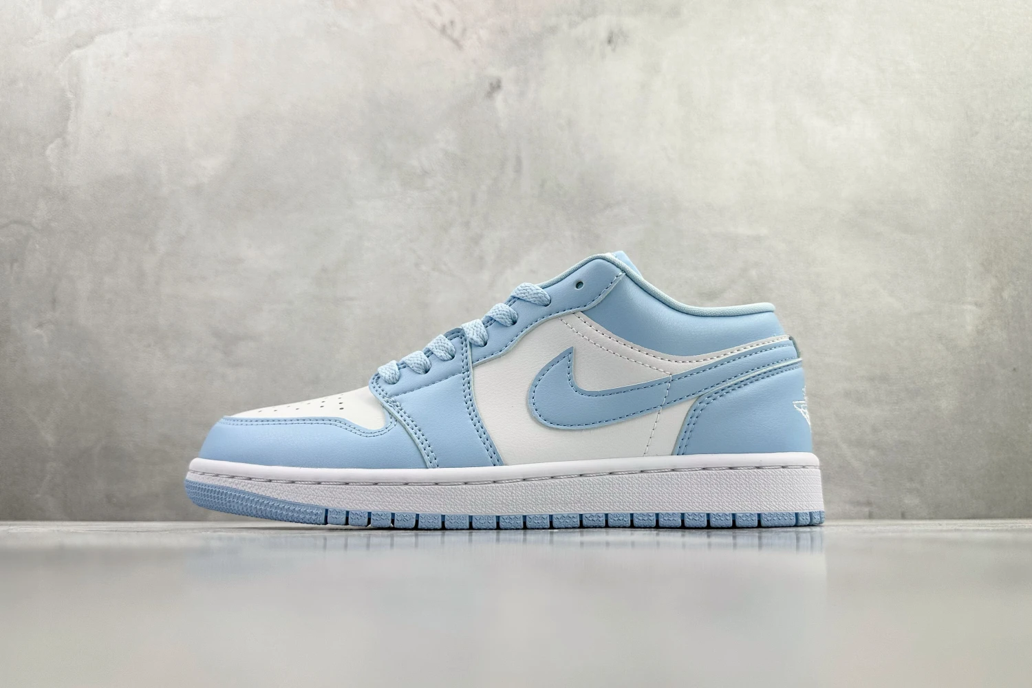 Air Jordan Low Sky Blue