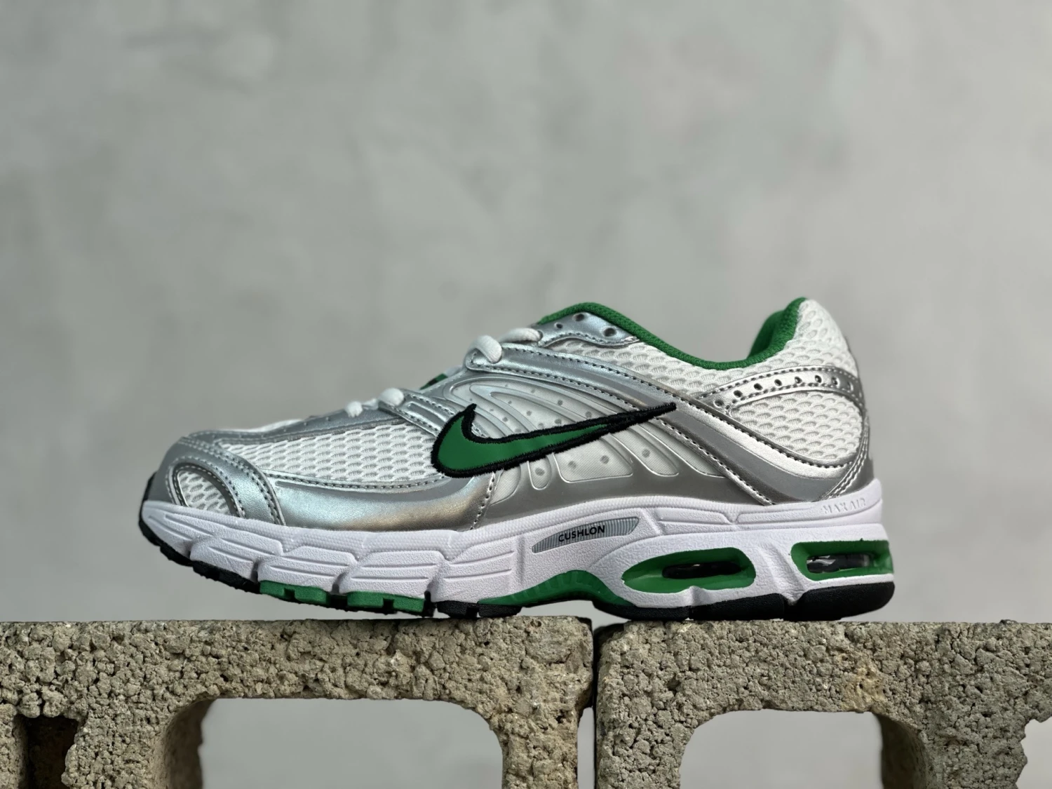 Nike Air Max Moto 2K – White, Metallic Silver & Emerald Green