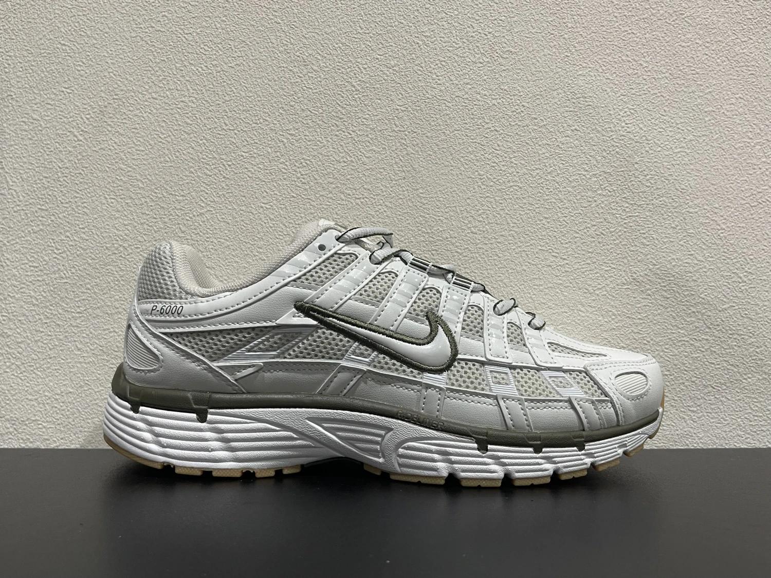 Nike Bomberman Series Sneakers – Light Grey & White