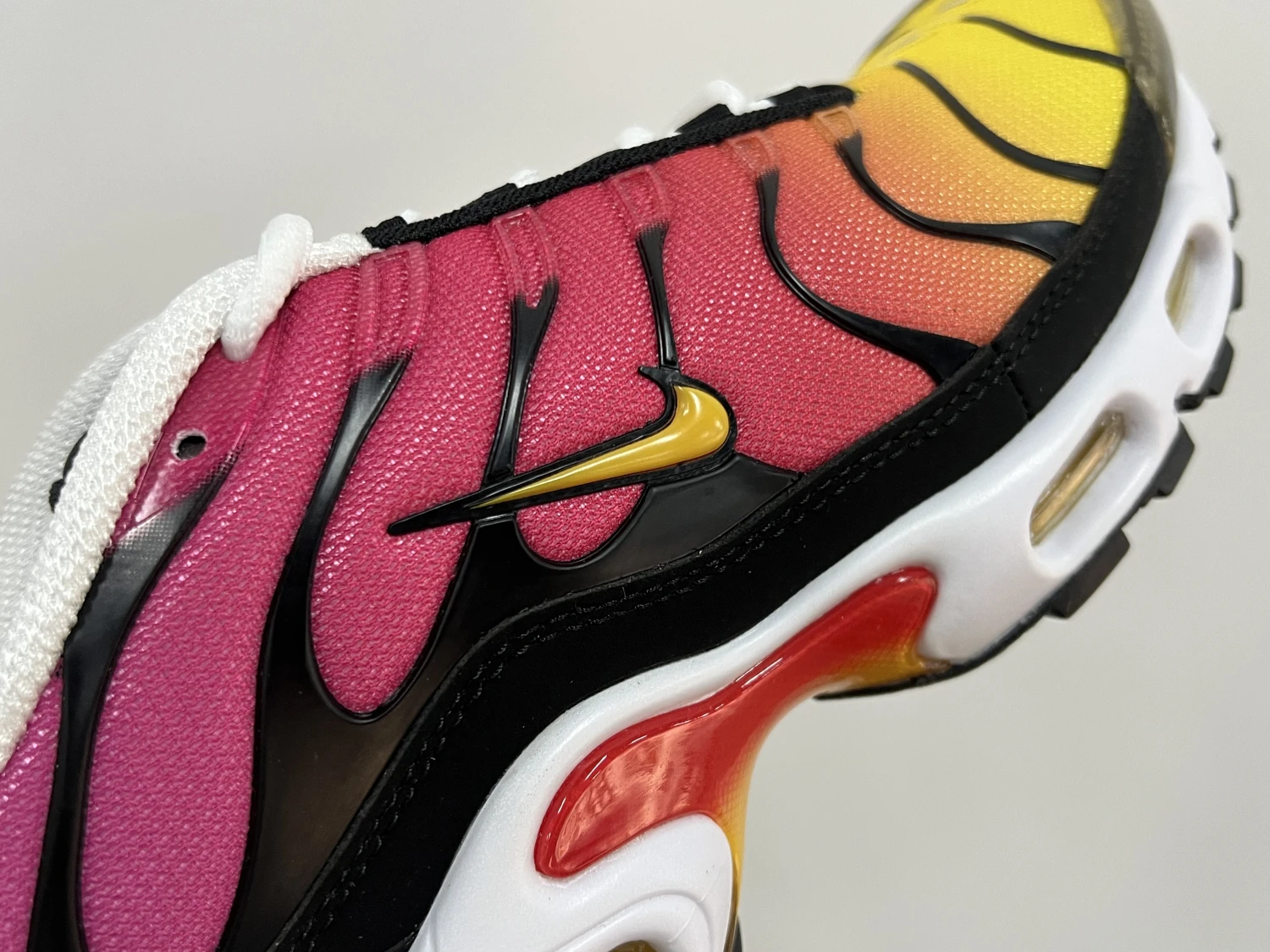 Nike Air Max Plus Sunset Fade Sneakers – Premium Tuned Air Streetwear Shoes