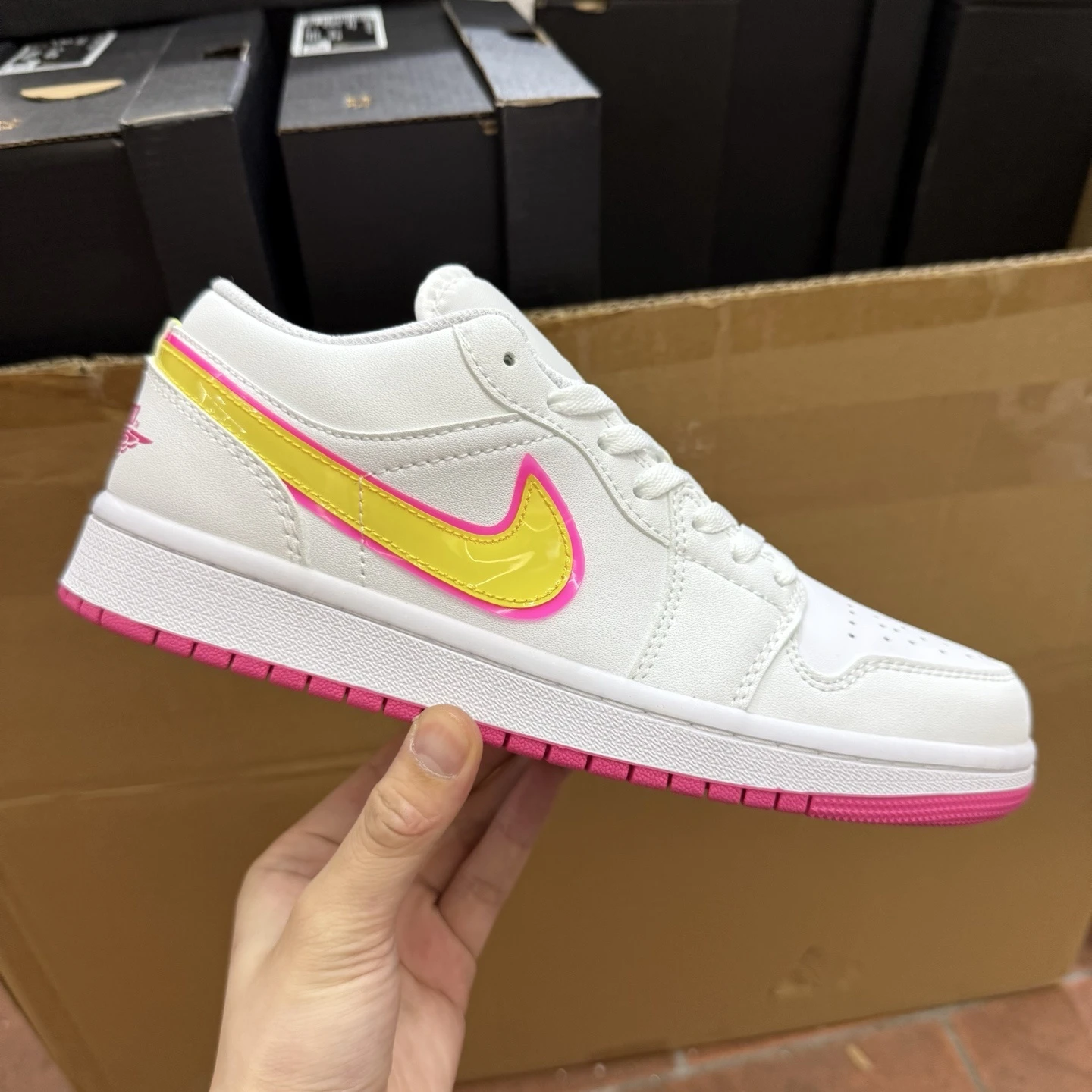 Air Jordan Low – White Neon Edition