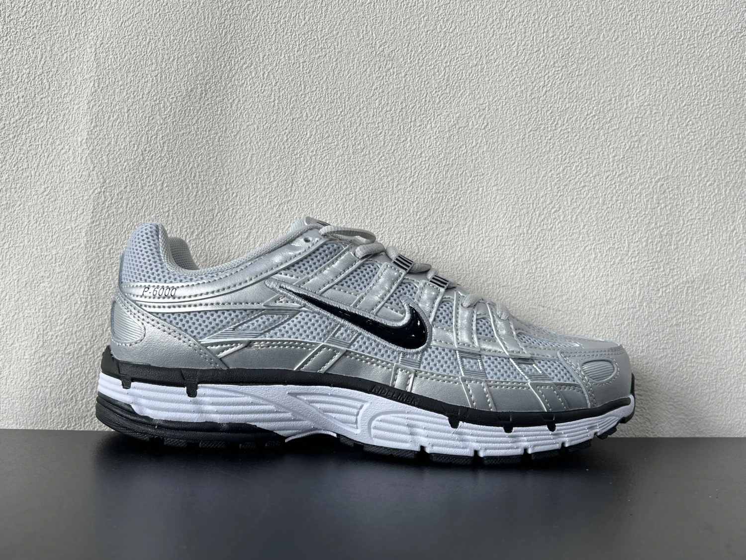 Nike P-6000 Metallic Silver Black Running Sneakers – Retro-Inspired Lifestyle Sports Shoes
