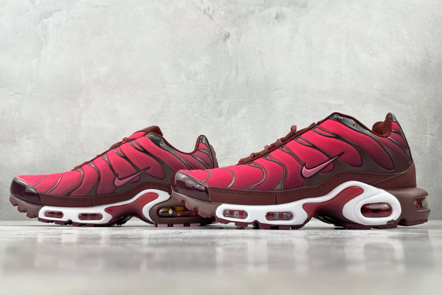 Nike Air Max Plus TN Burgundy Red Running Sneakers