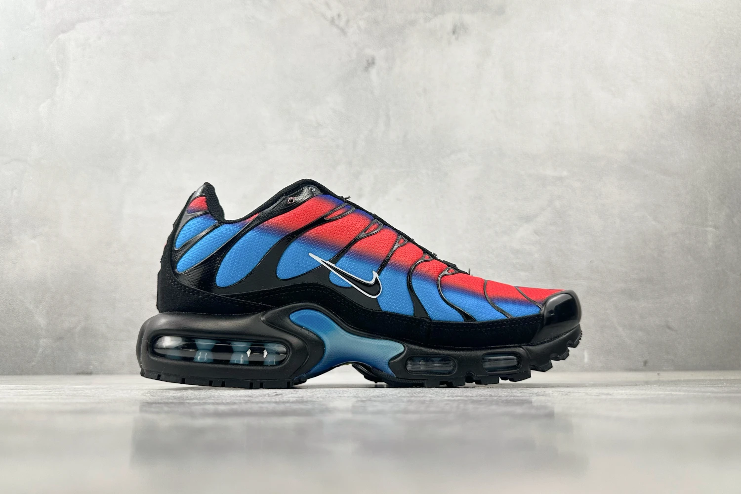 Nike Air Max Plus TN Blue Red Gradient Running Sneakers