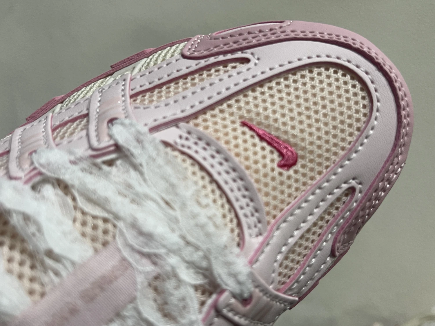 Nike Bomberman Series Sneakers – Soft Pink & Pearl White