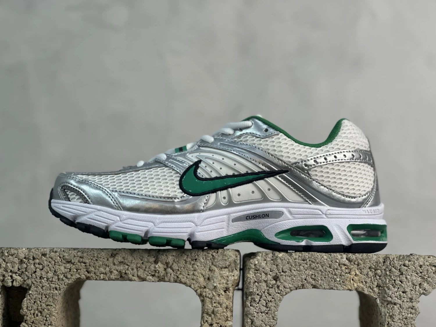Nike Air Max Moto 2K – White, Metallic Silver & Emerald Green