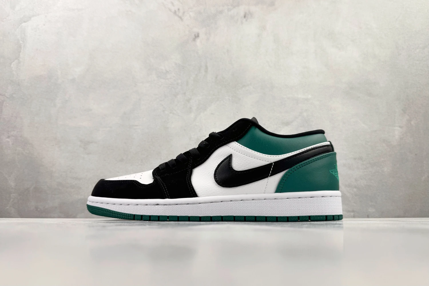 Air Jordan Low Midnight Emerald