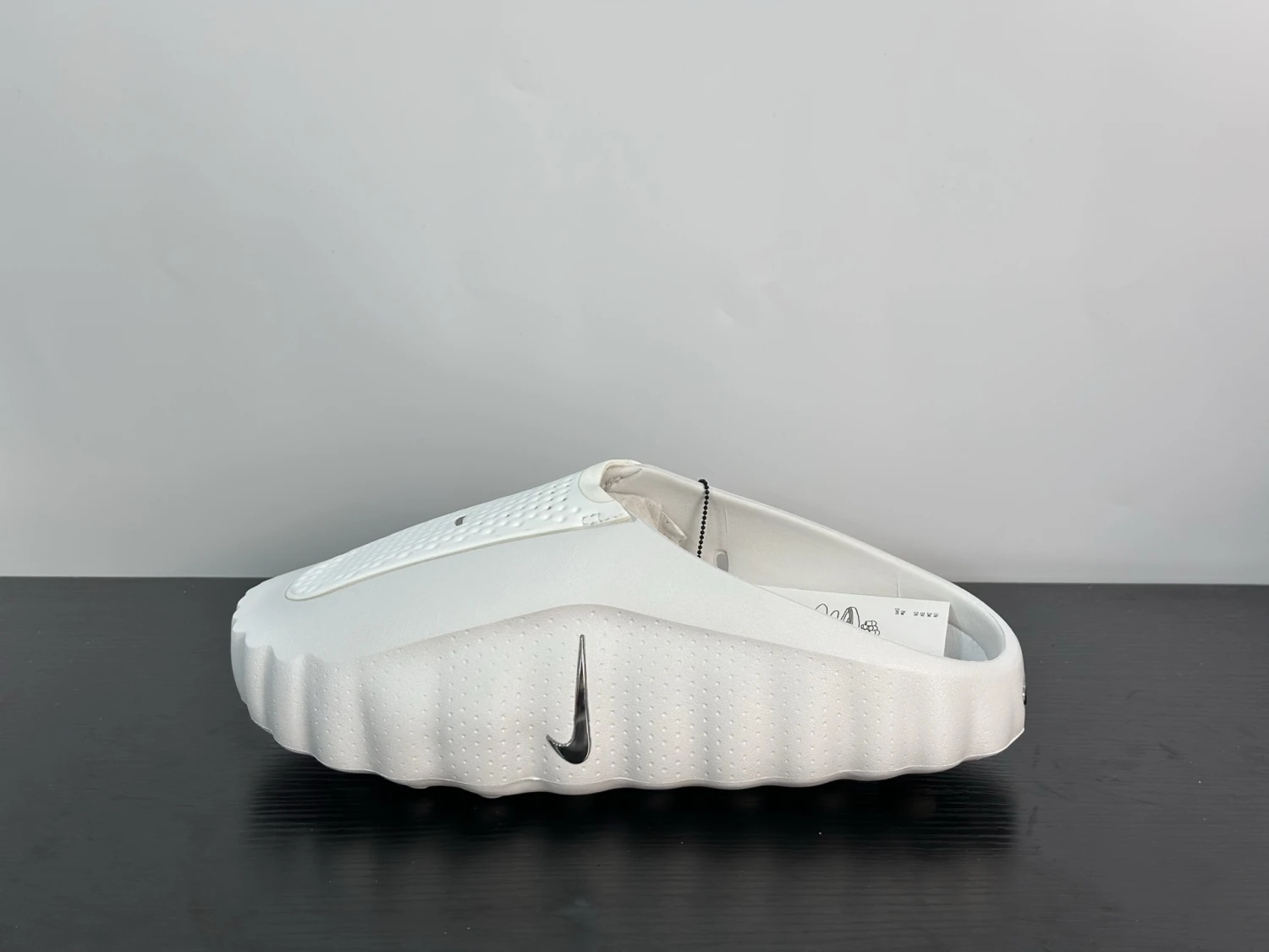 Nike Comfort Slides – Triple White