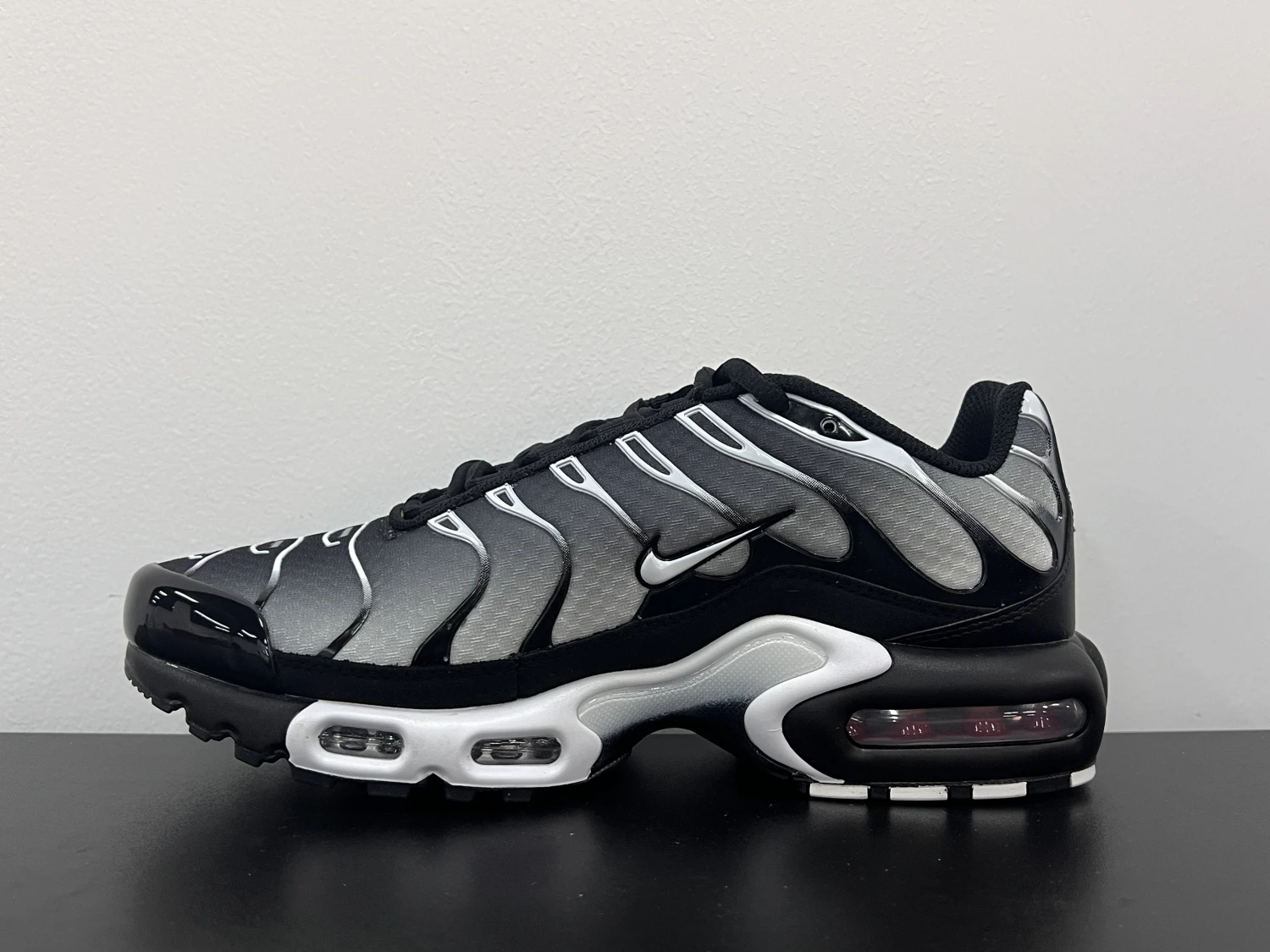 Nike Air Max Plus Silver Shadow Sneakers – Premium Black Grey Tuned Air Streetwear Running Shoes