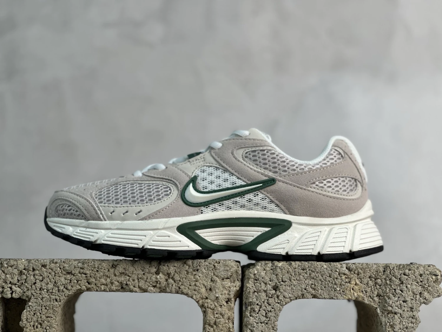 Nike Air Max Moto 2K – White, Light Grey & Forest Green