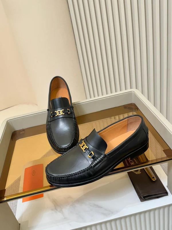 Classic Black Tod's Men's Leather Chain Loafers