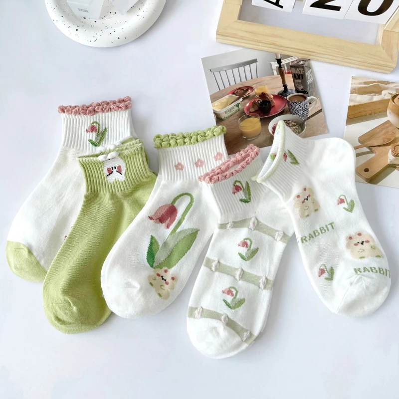 5 Pairs Women Cartoon Short Flower Pattern Socks – Trendy and Comfortable
