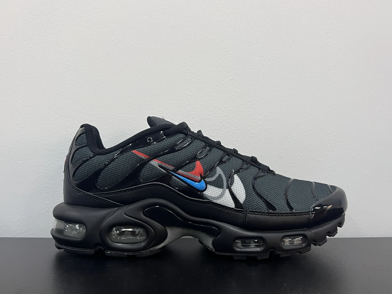 Nike Air Max Plus TN – Black, Grey & Hyper Blue