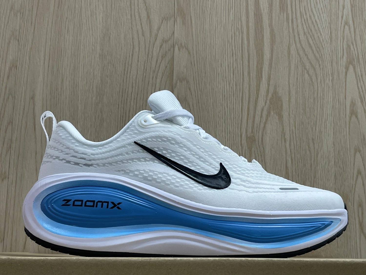 Nike Run Vomero Plus – White / Sky Blue / Black