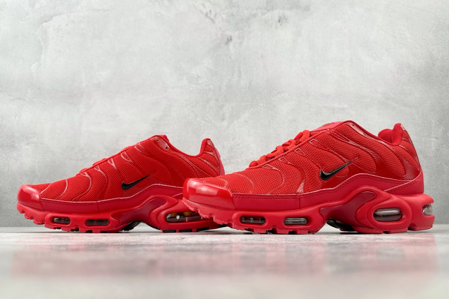 Nike Air Max Plus TN Triple Red Sneakers