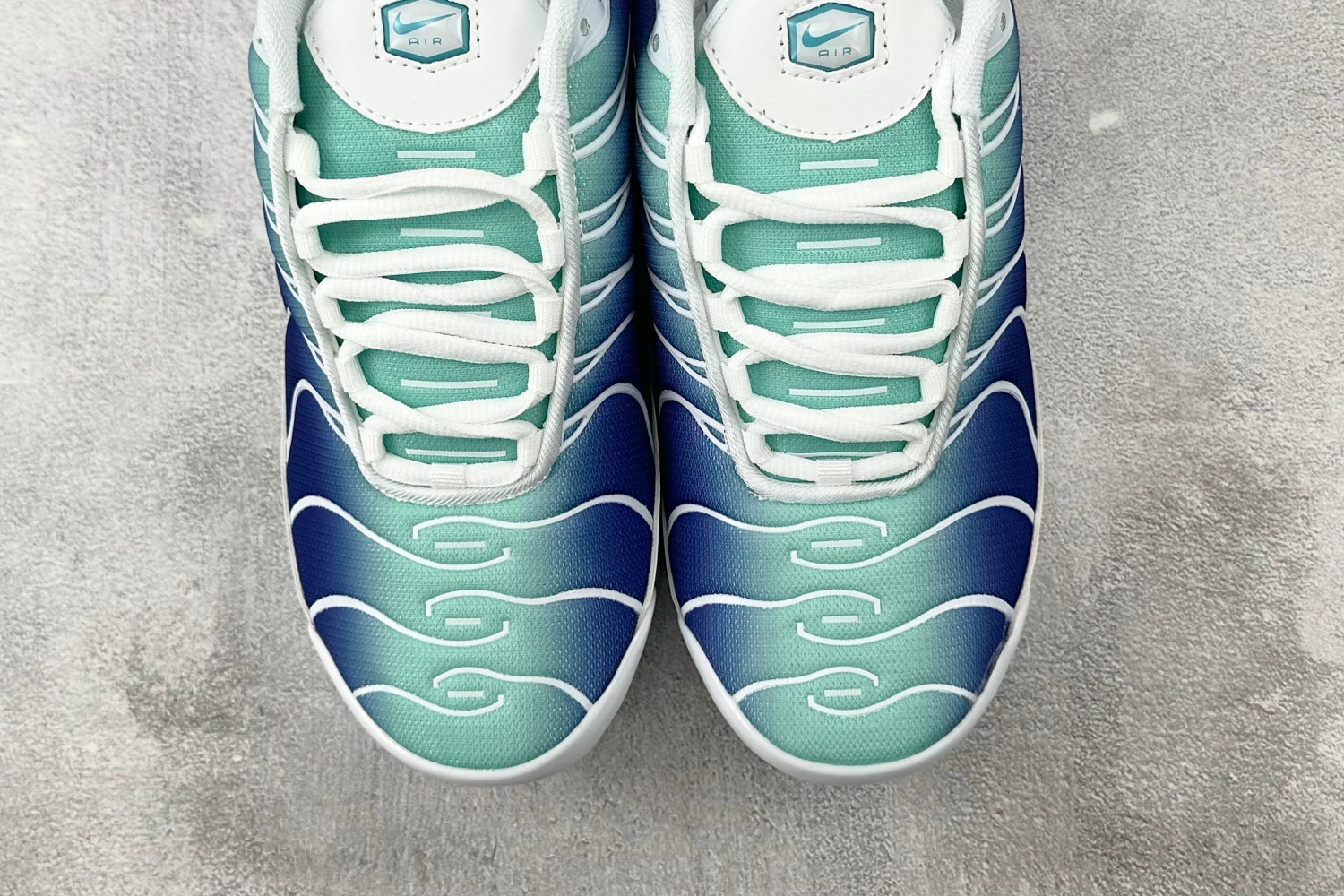 Nike Air Max Plus TN – White / Mint Green / Royal Blue Gradient