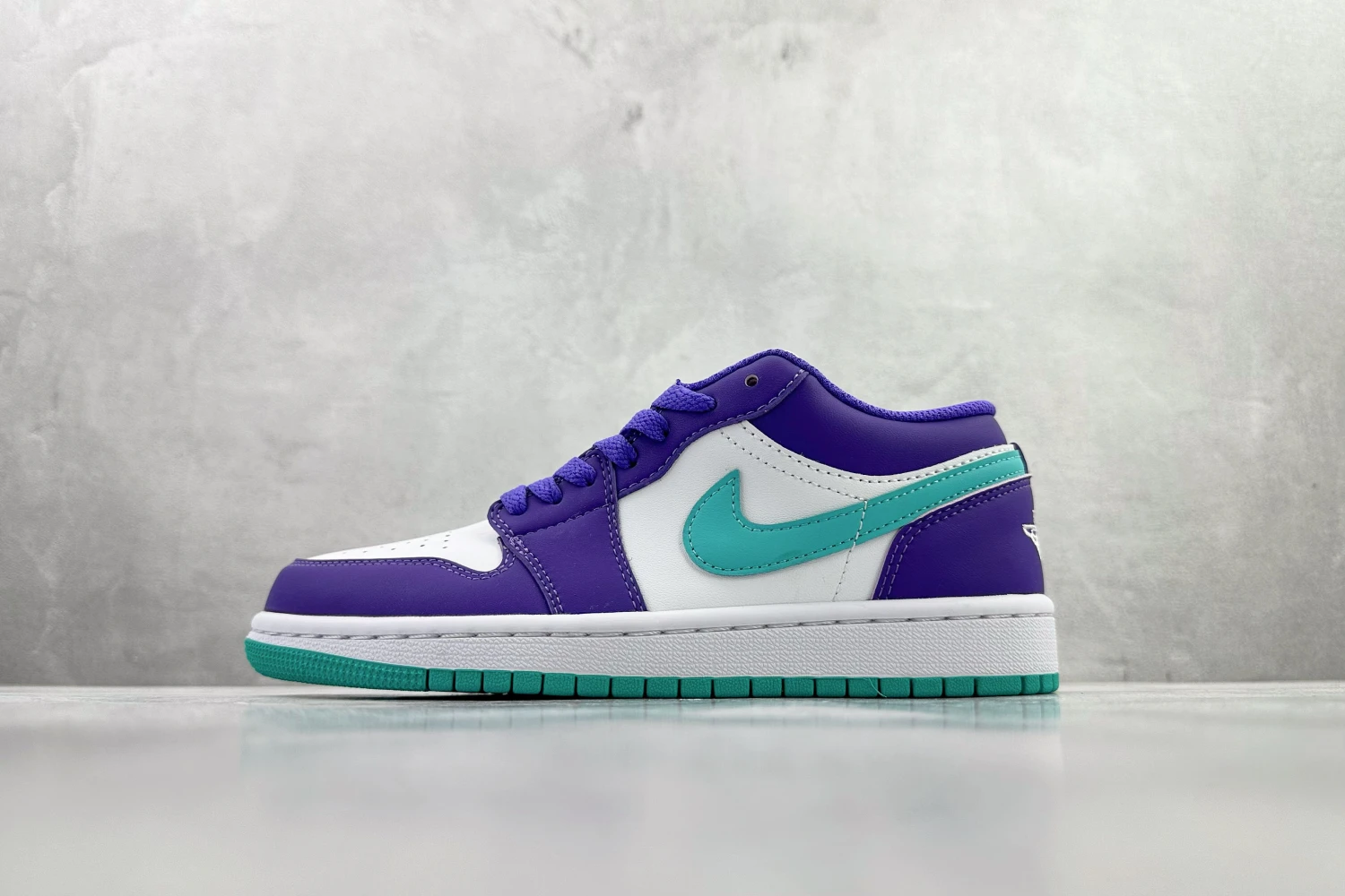 Air Jordan Low Court Purple