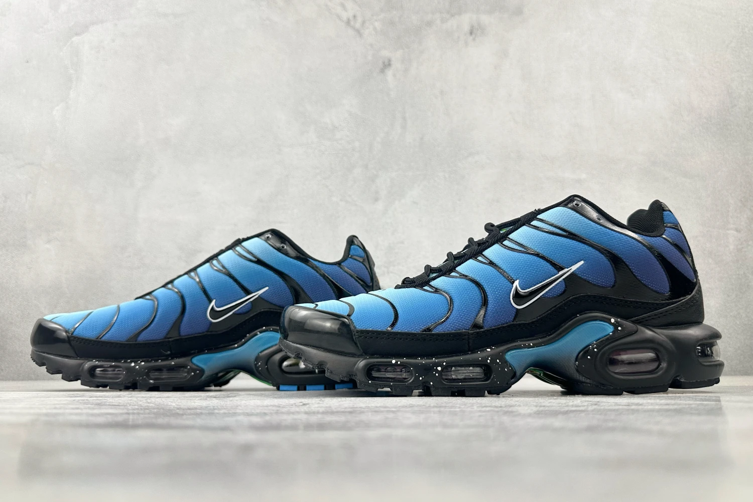 Nike Air Max Plus TN Blue Gradient Galaxy Edition Sneakers