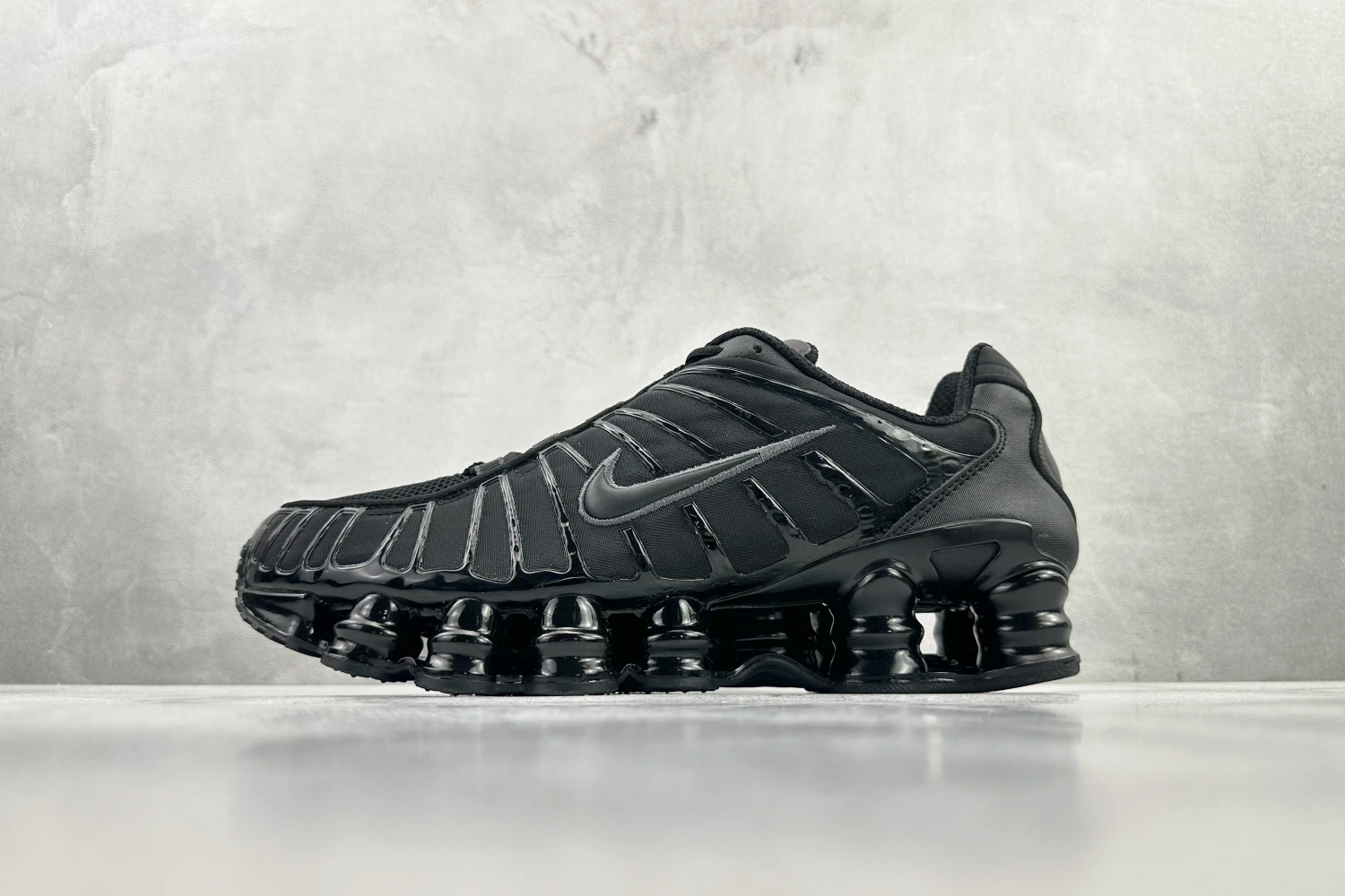 Nike Shox TL – Triple Black & University Red