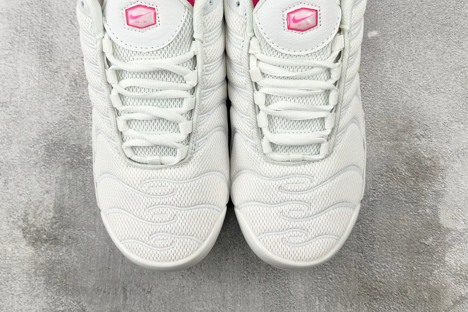 Nike Air Max Plus TN – Triple White / Pink