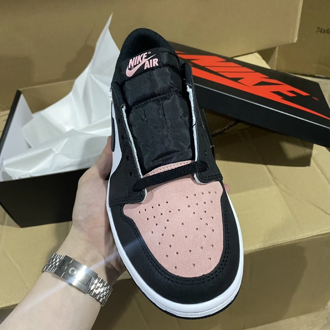 Air Jordan 1 Low Sneakers – Black/Pink