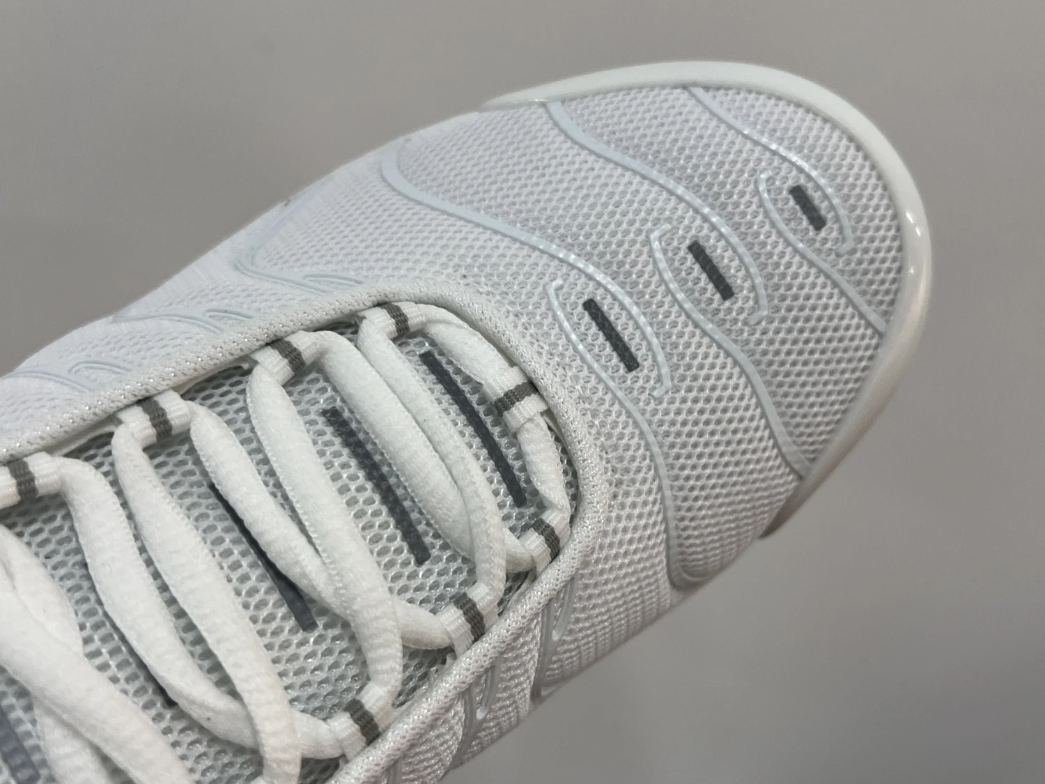 Nike Air Max Plus Triple White Sneakers – Premium Tuned Air All White Streetwear Running Shoes