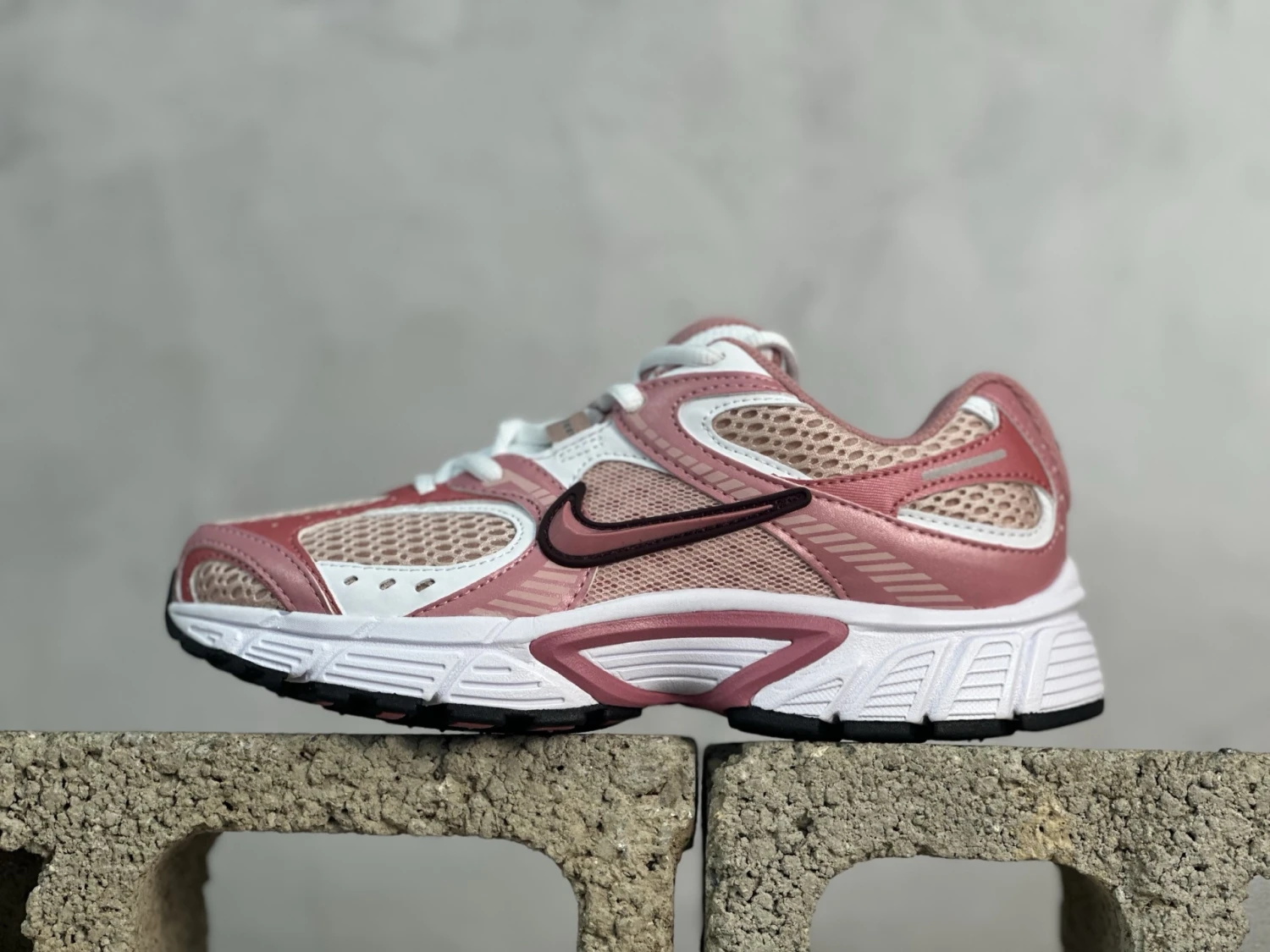 Nike Air Max Moto 2K – Rose Pink, Blush Pink & White
