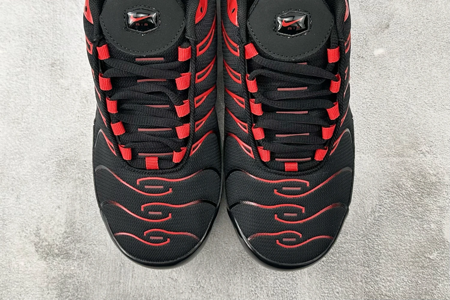 Nike Air Max Plus TN – Black / Crimson Red