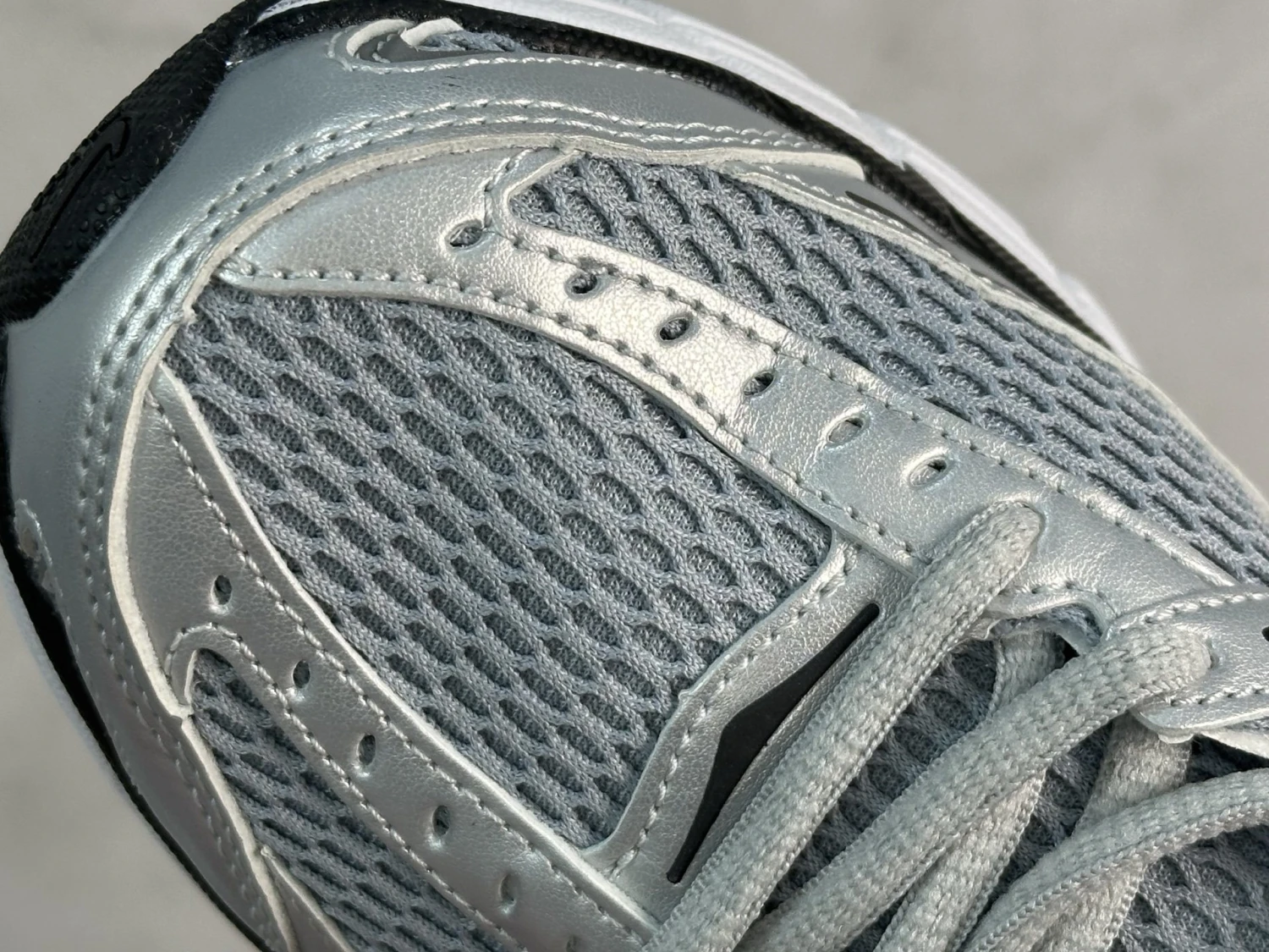 Nike Air Max Moto 2K – Metallic Silver, Black, Red & Yellow