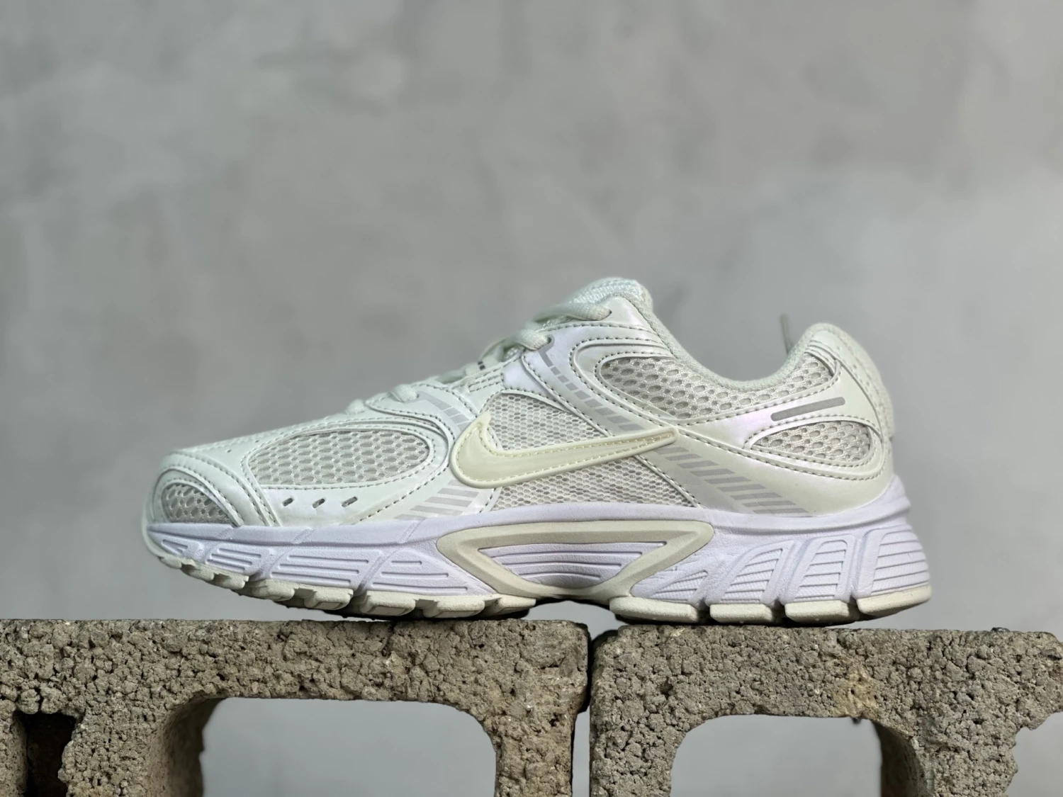 Nike Air Max Moto 2K – Triple White & Metallic Silver