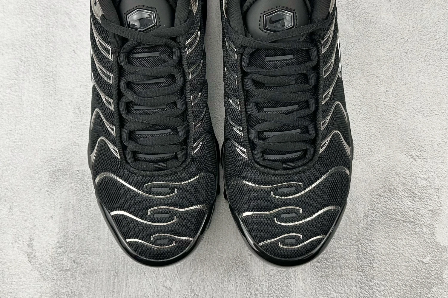 Nike Air Max Plus TN – Black & Silver