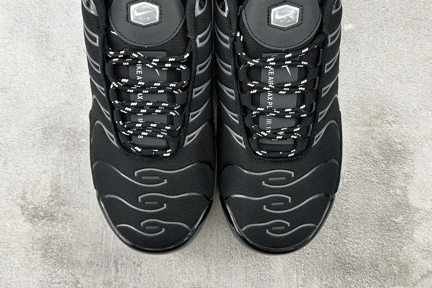 Nike Air Max Plus TN – Triple Black / Reflective Silver