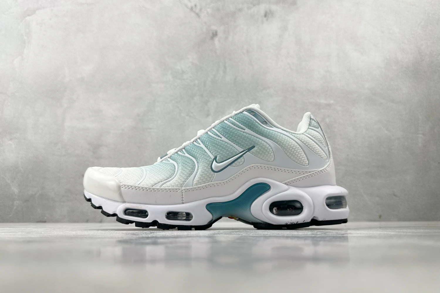 Nike Air Max Plus TN – White / Ice Mint