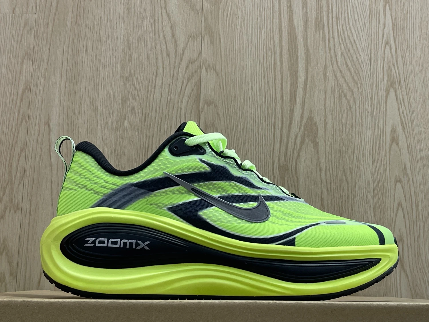 Nike ZoomX Invincible Run Flyknit – Volt Green / Black