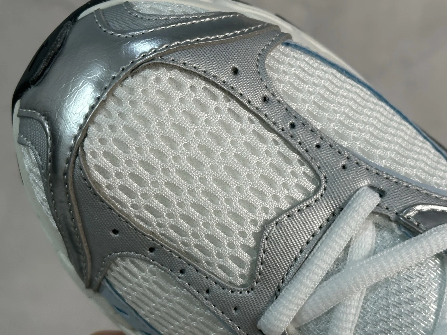 Nike Air Max Moto 2K – White, Silver & Ice Blue