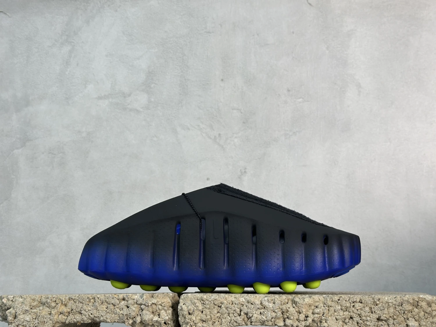 Nike Comfort Slides – Black & Royal Blue Gradient