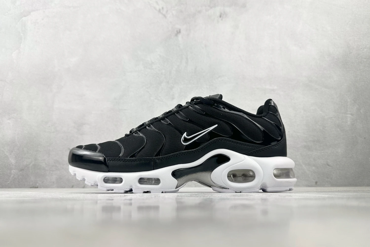 Nike Air Max Plus TN – Black & White