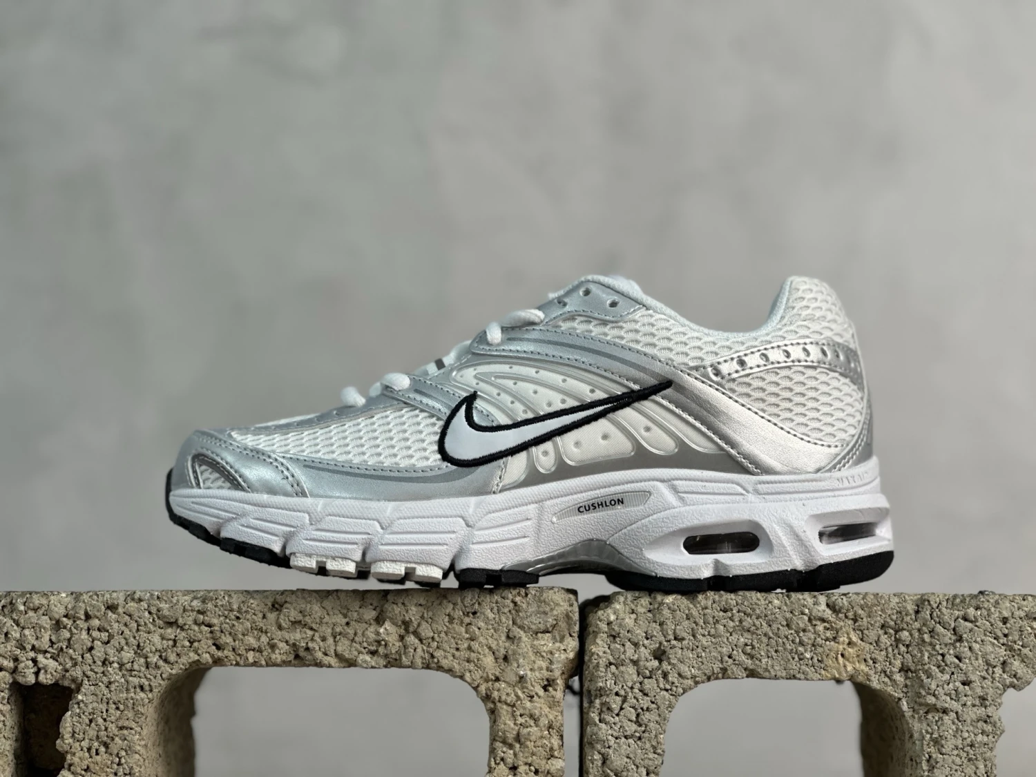 Nike Air Max Moto 2K – White, Metallic Silver & Black