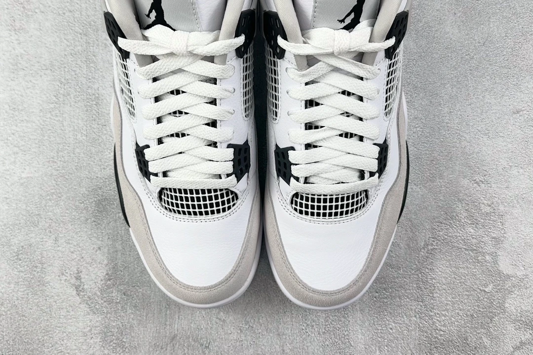 Air Jordan 4 Retro – White & Black Sneakers