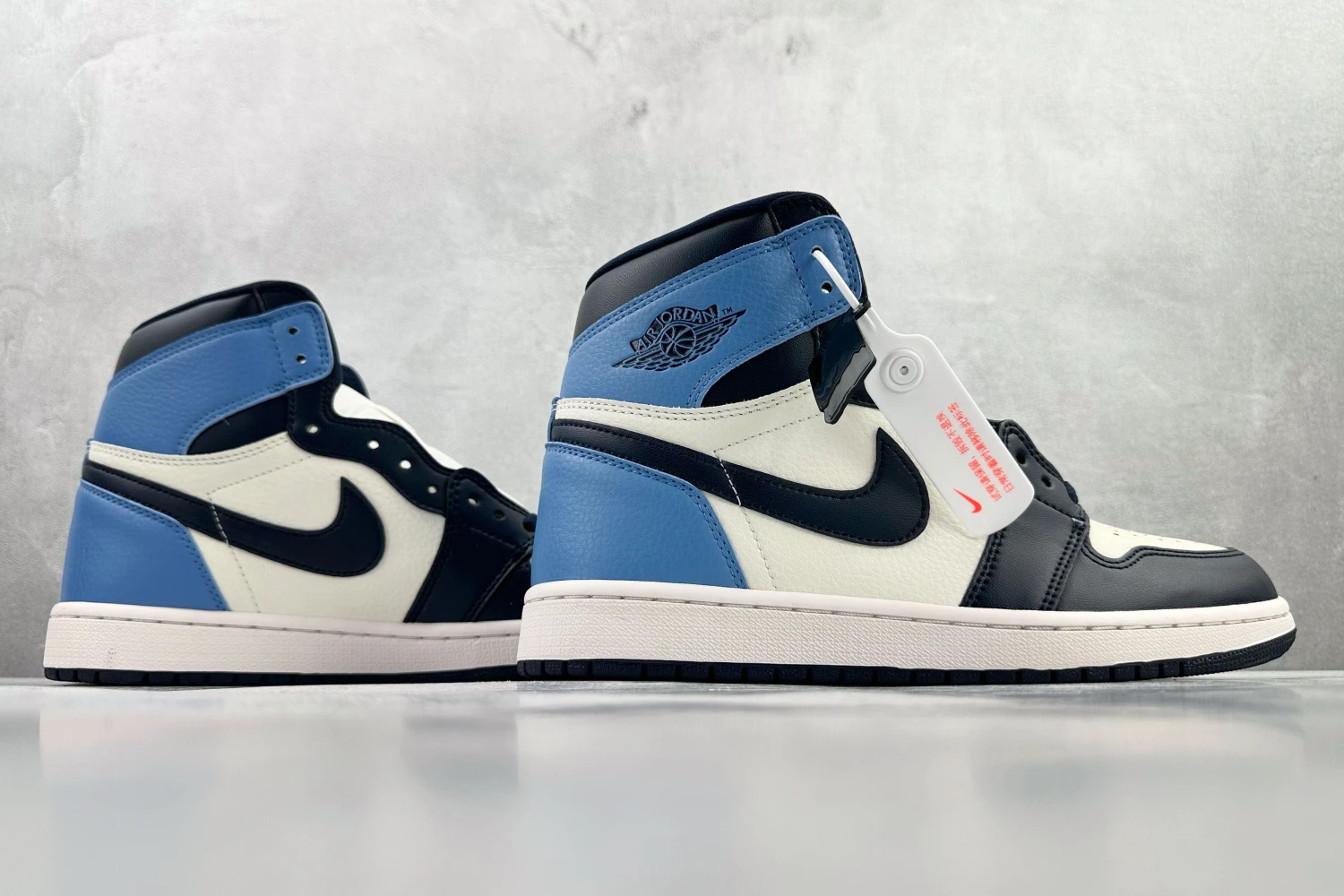 Air Jordan 1 High OG Midnight Navy Sneaker