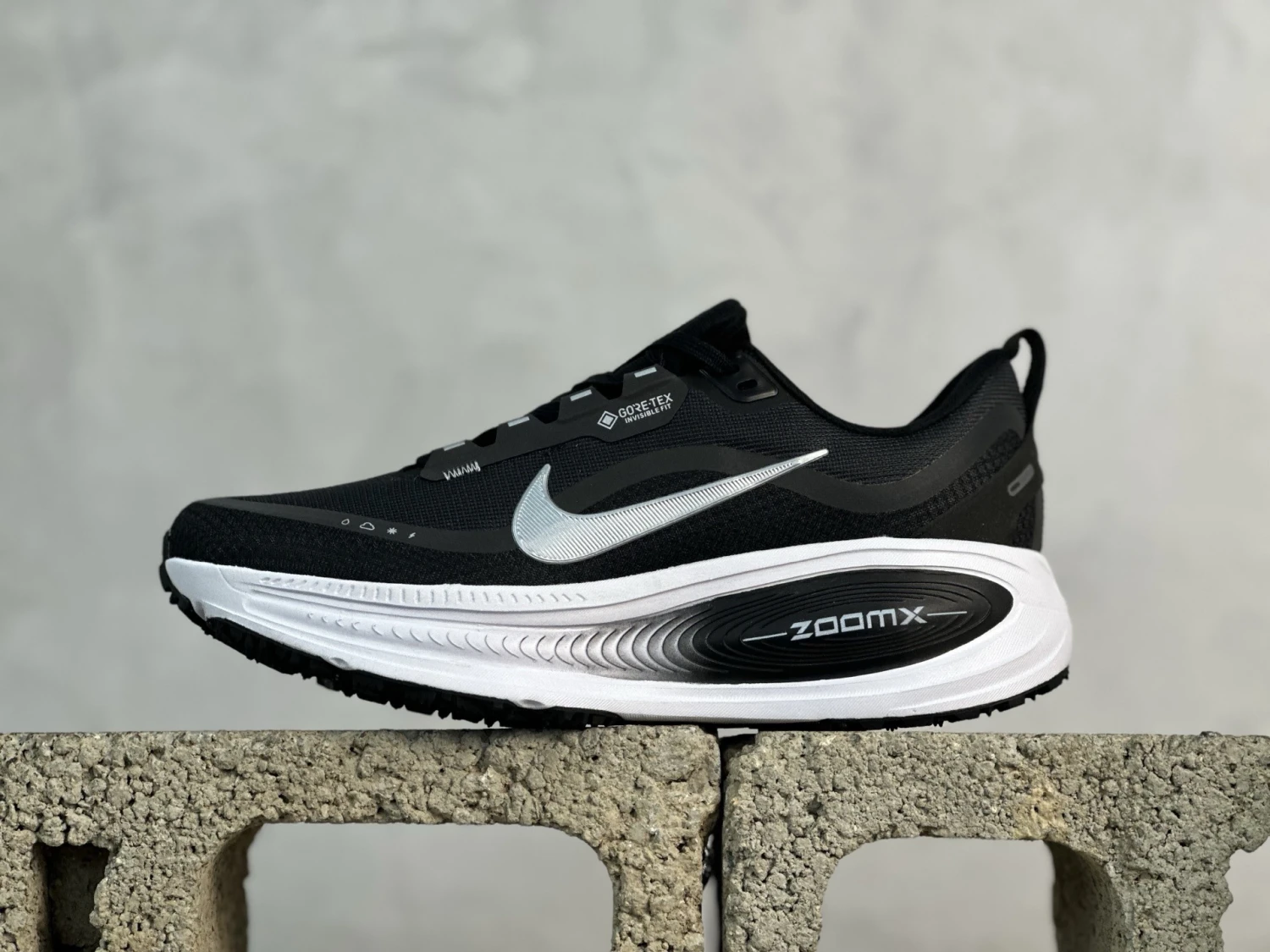 Nike Vomero 18 GORE-TEX – Black, White & Cool Grey